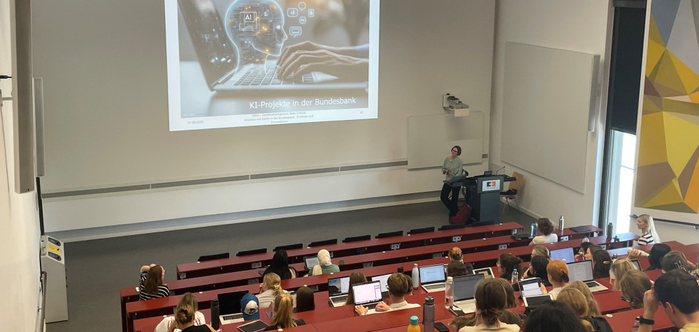 Der Vortrag zum Thema „Arbeiten mit Daten in der Bundesbank – Einblicke und Perspektiven“ von Susanne Helmschrott von der Deutschen Bundesbank an der HSHL