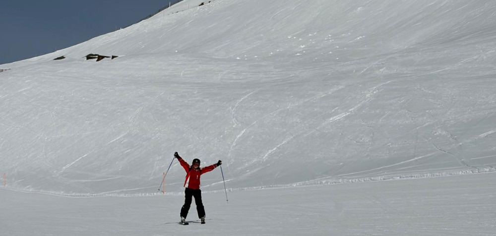 Isabella beim Skifahren
