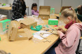 Beim Weihnachtsworkshop im zdi-Labor am Campus Hamm wurde konzentriert gebastelt