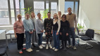 Monika Pape (l.) und HSHL-Vizepräsident Prof. Dr. Justin Sebastian Lange begrüßten die Teilnehmenden der zweiten Runde des didaktischen Qualifizierungsprogramms