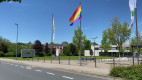 zum  Pride Month wehen an beiden Standorten der HSHL Regenbogenflaggen.