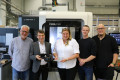 Prof. Dr.-Ing. András Biczó (2.v.l.), Robert Schneider (2.v.r.) und Patrick Kohler (r.) begrüßten die WDI-Vorsitzende Katja Pampus (M.) und Frank Aubry (l) auf dem Campus Hamm der HSHL
