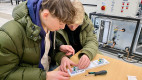 Schüler*innen im Technikum der HSHL am Campus Hamm