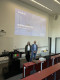 Lisa Schulz und Cord Brüning von der CoSolvia Krankenhaustechnik GmbH beim Vortrag an der Hochschule Hamm-Lippstadt