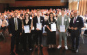 Die Preisträger*innen des Förderpreises des Unternehmensverbands Westfalen Mitte: Johanna Rieger (2.v.l.), Nils Hellmann (3.v.l.), Sofiya Vinshu (3.v.r.) und Marvin Grundwald (2.v.r.))