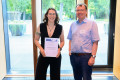 HSHL-Absolventin Johanna Rieger und Prof. Dr.-Ing. Detlev Noll