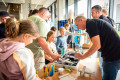 Staunen und selbst ausprobieren stand überall beim Tag auf dem Programm