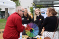 Besucher*innen am Stand der HSHL-Akademie