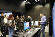 Schülerinnen und Schüler der Gesamtschule Verl besuchen die CAVE