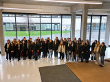 Gruppenfoto mit allen Schülerinnen und Schülern der Gesamtschule Verl auf dem Campus Lippstadt