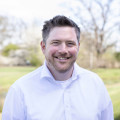 Portraitfoto von Prof. Dr.-Ing. Jan-Niklas Voigt-Antons, Lehrgebiet "Angewandte Informatik mit Schwerpunkt Immersive Medien" an der HSHL