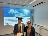 Alexander Augustini und Prof. Dr. Stefanie Sielemann bei der Überreichung der Urkunde