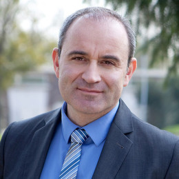 Portraitfoto von Prof. Dr. Gregor Hohenberg, Lehrgebiet "IT, Medien- und Wissensmanagement" an der Hochschule Hamm-Lippstadt