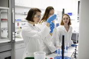 Studentinnen im Labor
