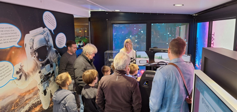 MINT zum Anfassen: Der Science-Truck "Lab-on-Tour" erfreute sich großer...