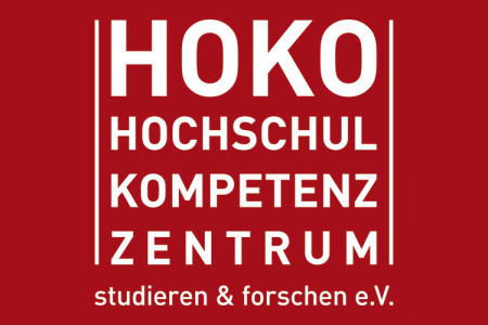 Logo: roter Grund mit weißer Schrift HOKO Hochschulkompetenzzentrum studieren & forschen e. V.